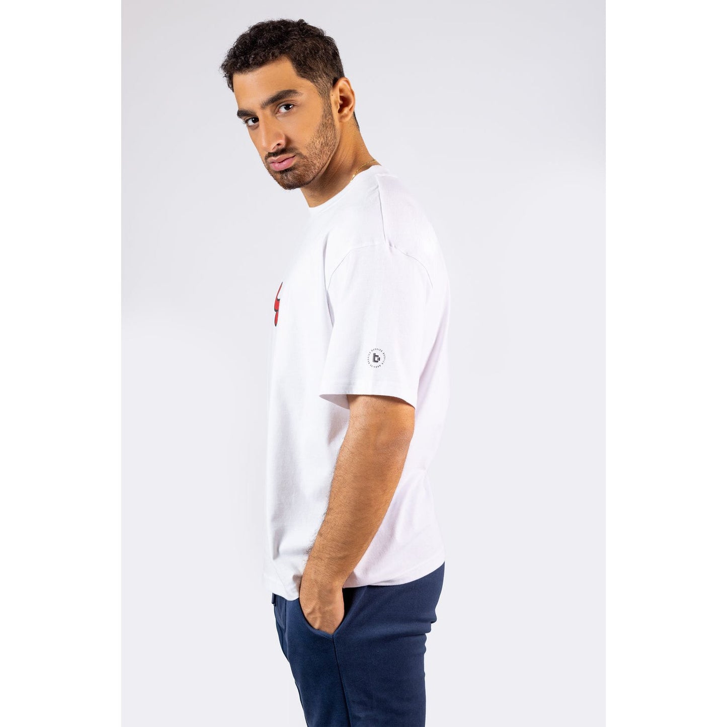 WHITE VERIFIED HOBB حب T-SHIRT