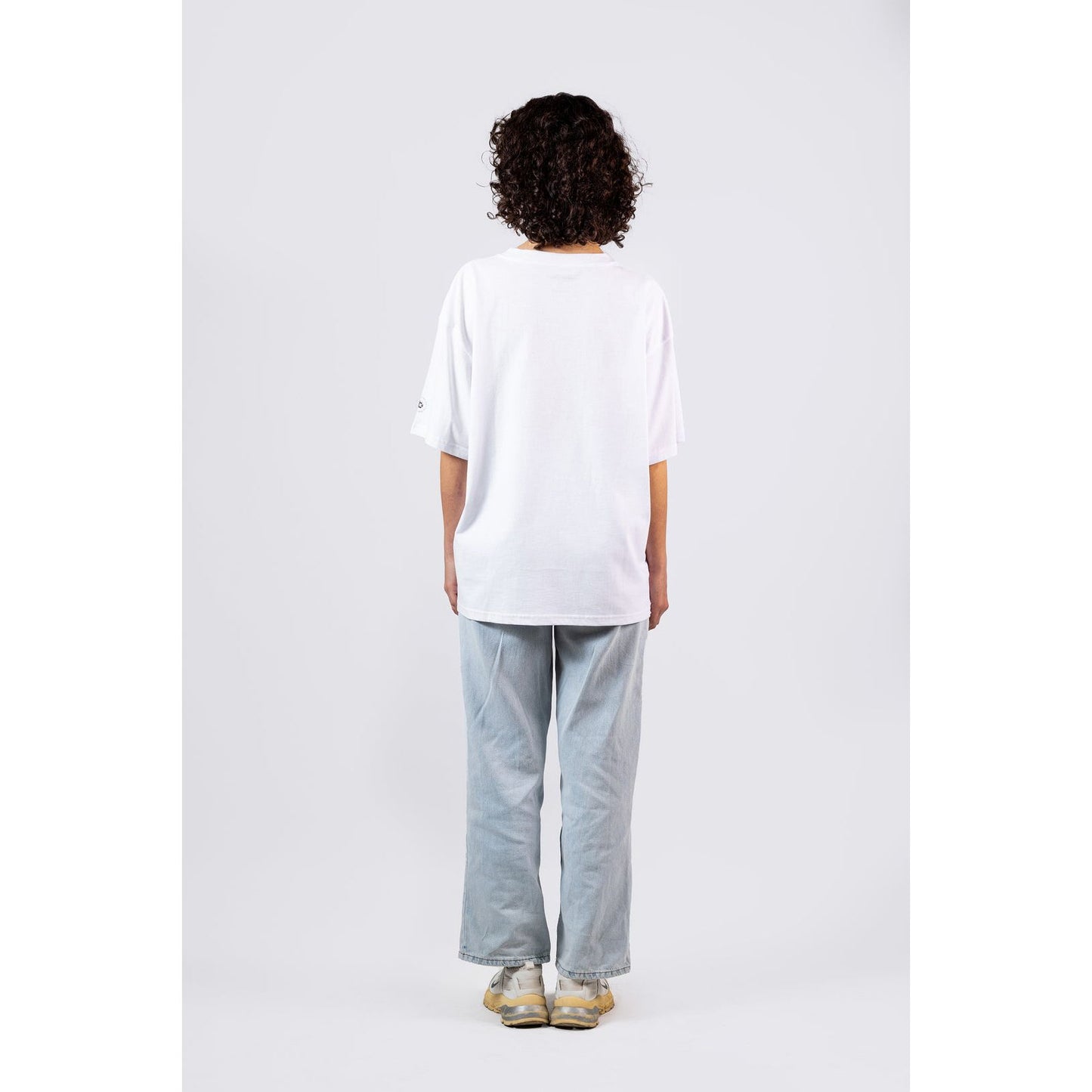 WHITE VERIFIED HOBB حب T-SHIRT