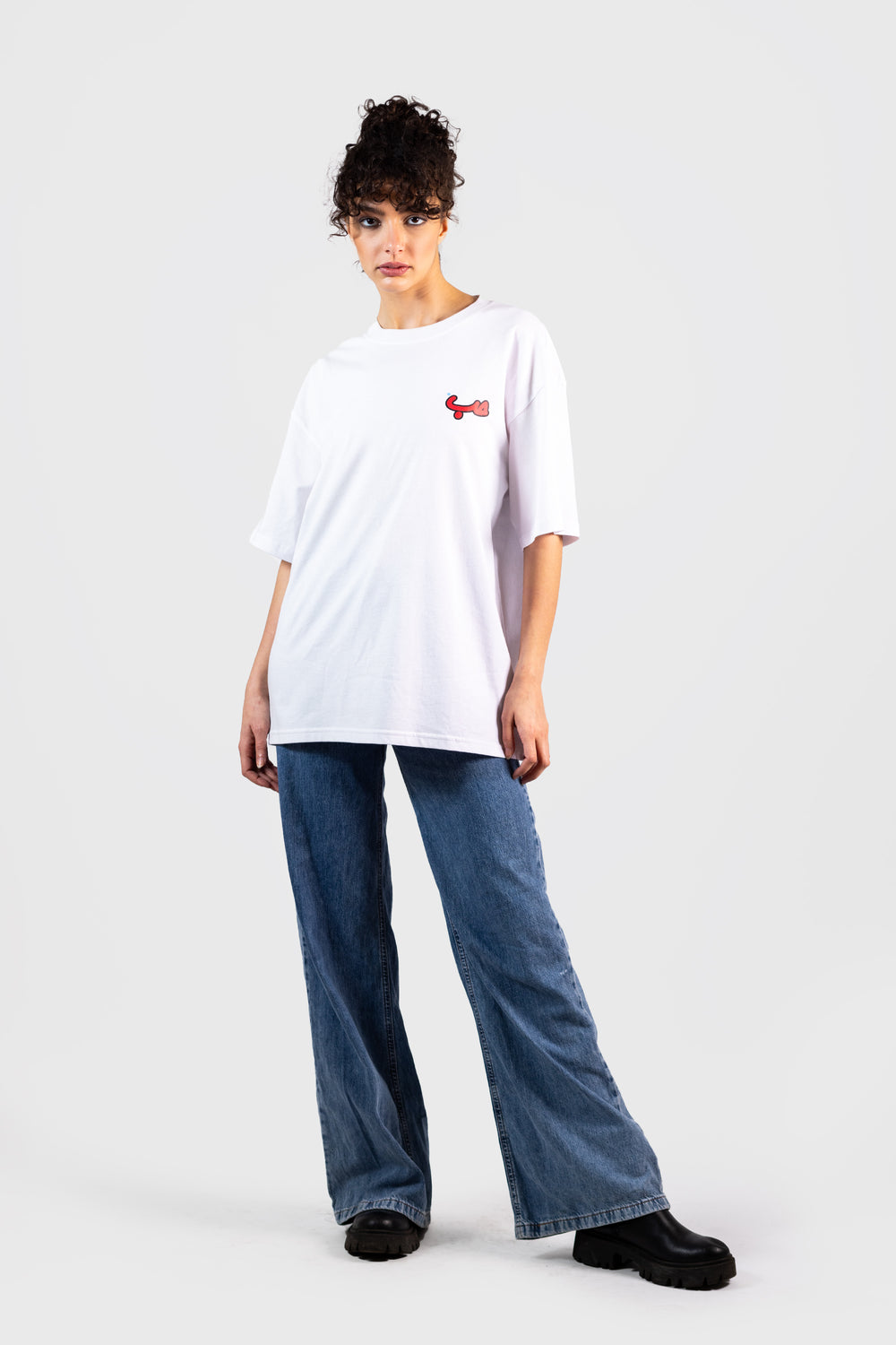 WHITE SIDE HOBB حب T-SHIRT