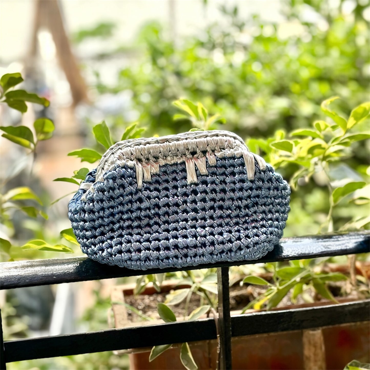 THE BLUE LOOM CLUTCH