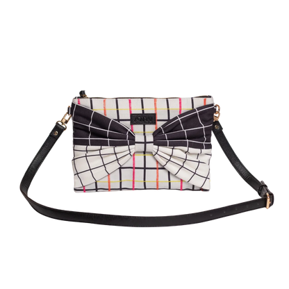 CARRIE CLUTCH IN PLAID