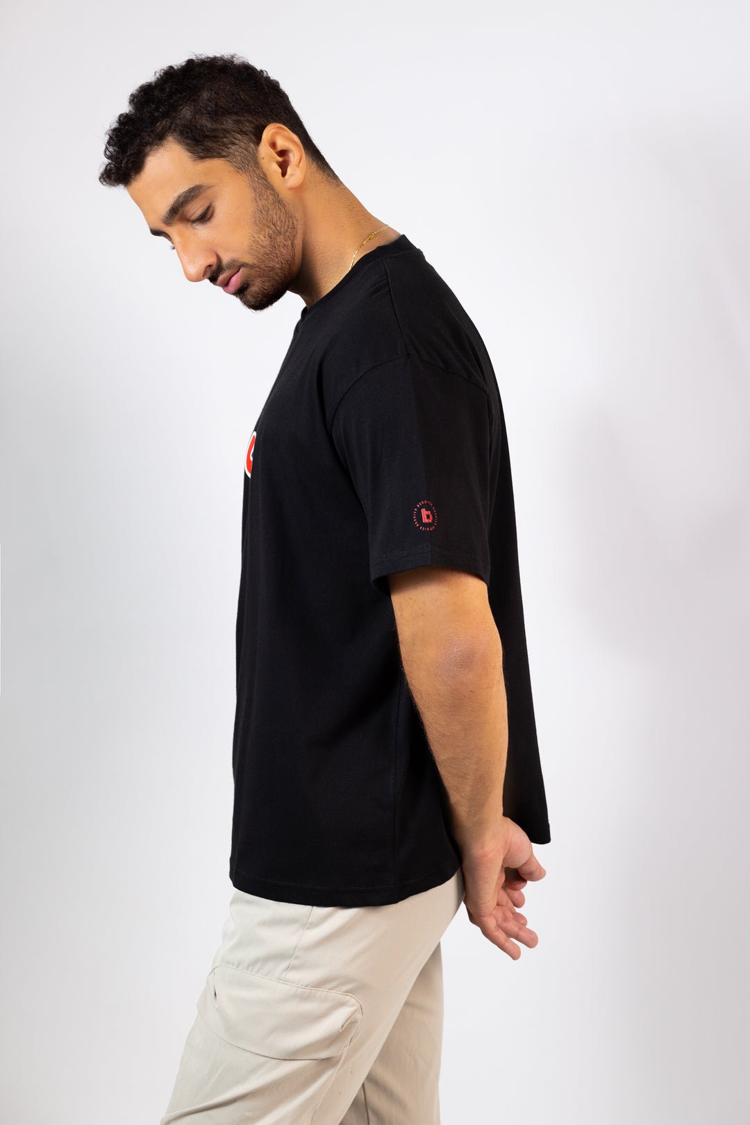 BLACK VERIFIED HOBB حب T-SHIRT