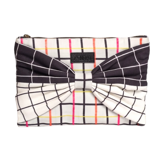 CARRIE CLUTCH IN PLAID