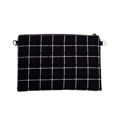 CARRIE CLUTCH IN BLACK