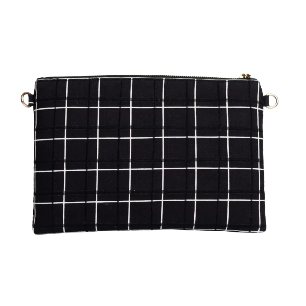 CARRIE CLUTCH IN BLACK