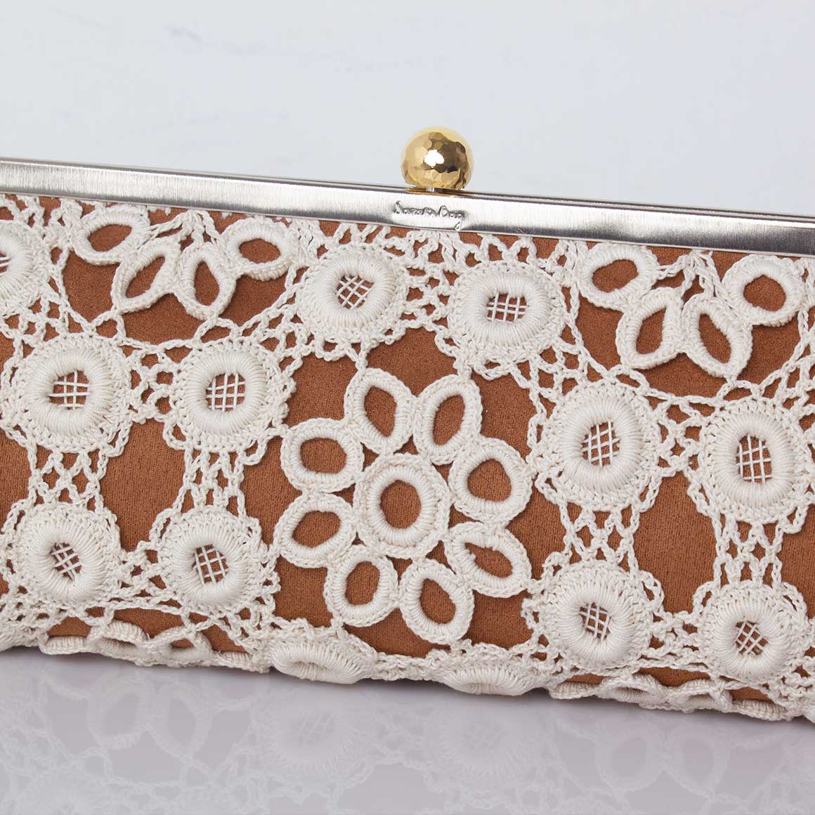 CROCHET ON HAVANE LE LONG