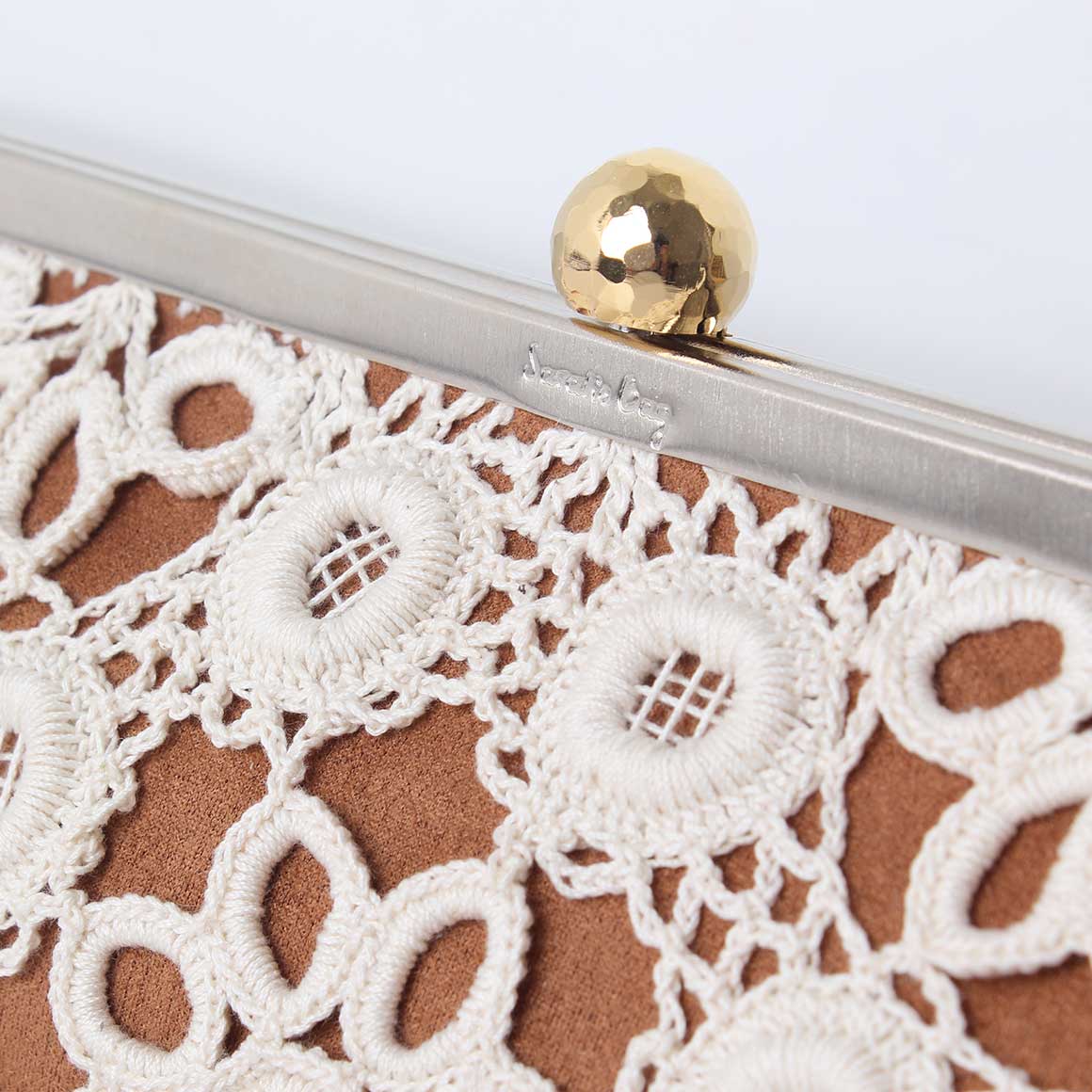 CROCHET ON HAVANE LE LONG