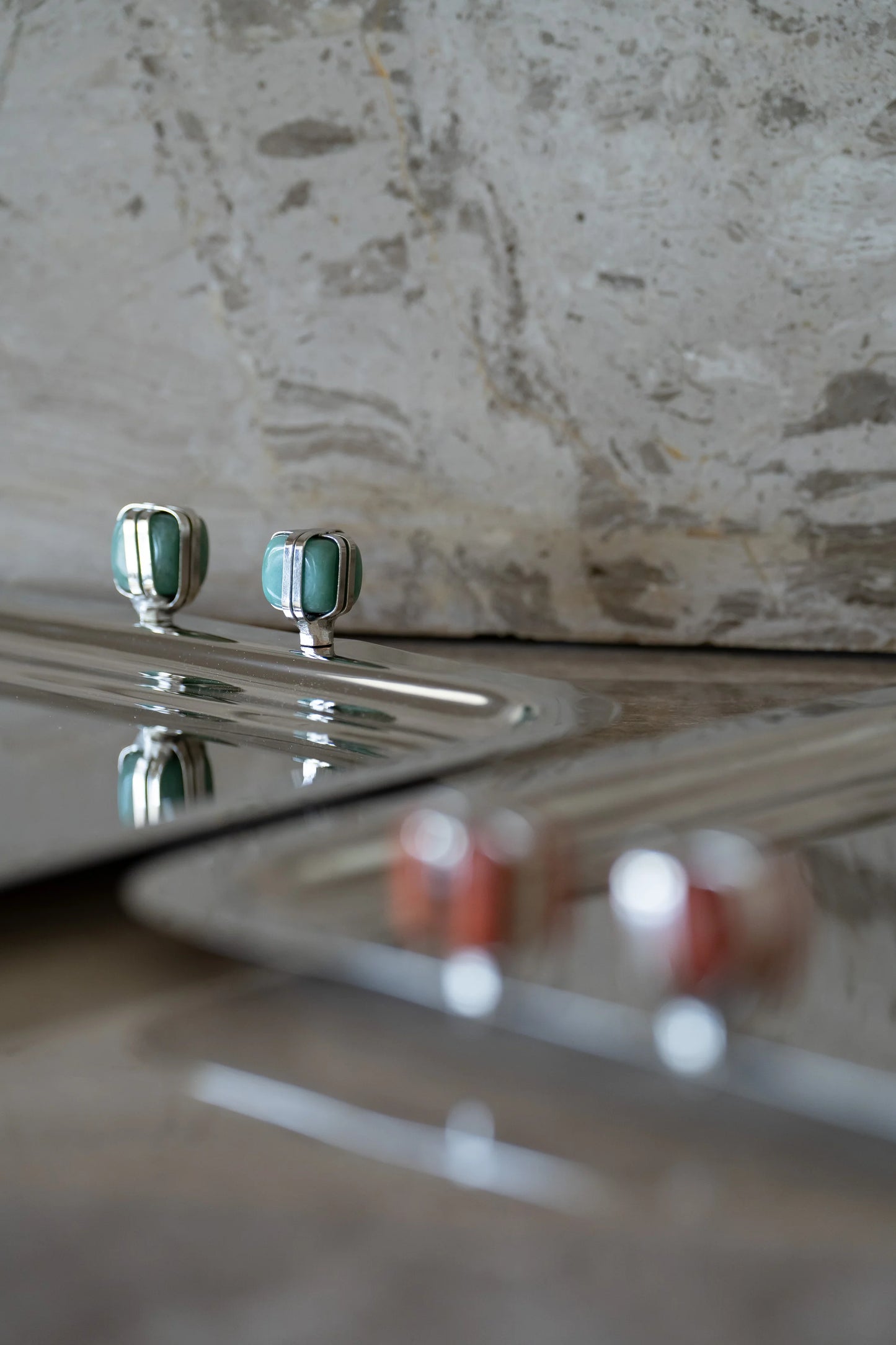 SILVER RECTANGULAR TRAY WITH NATURAL STONE