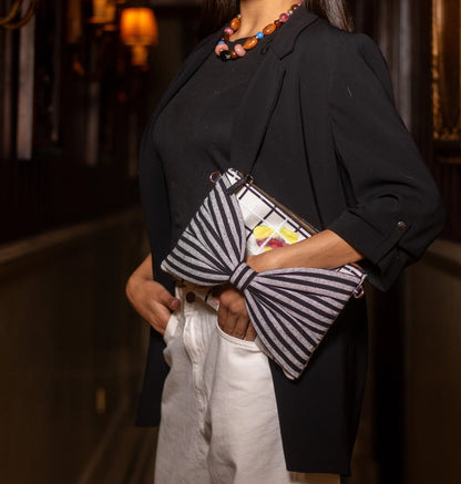 CARRIE CLUTCH IN STRIPES