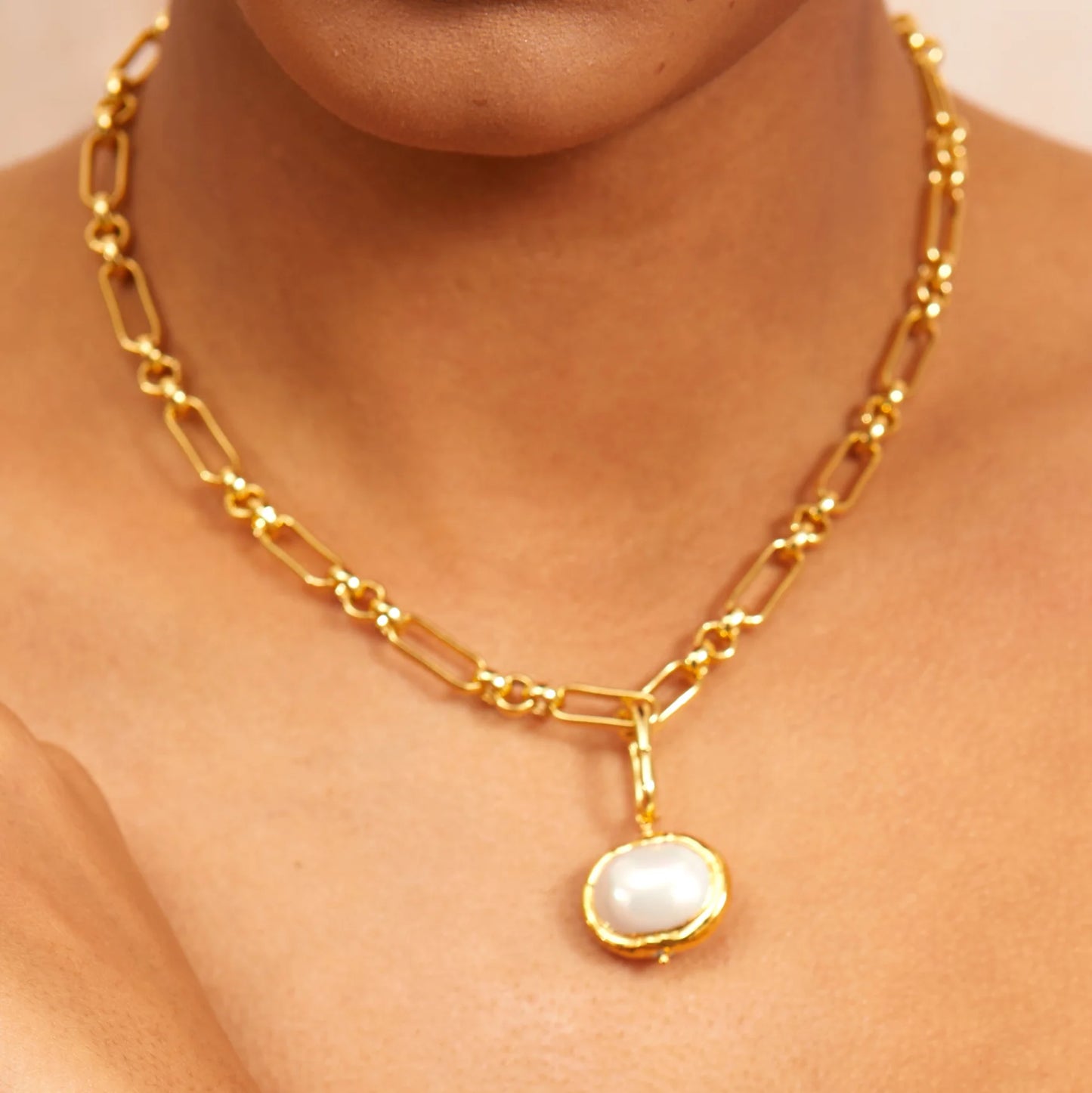 LEA GOLD PEARL CHARM