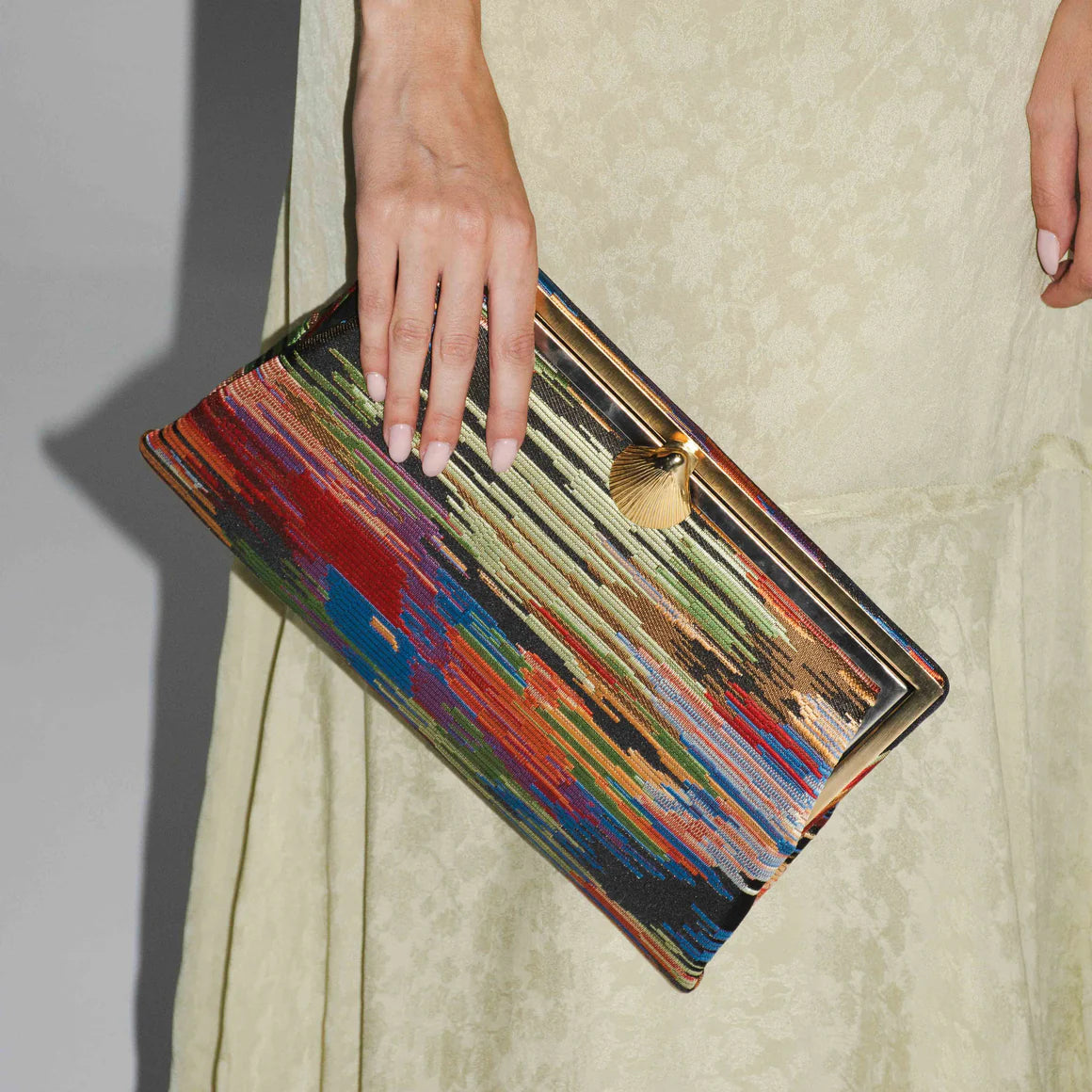 LUSH GRACE CLUTCH