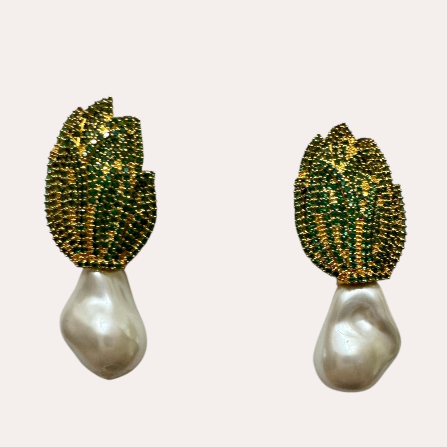 VERDANT DEWDROP PEARL EARRING