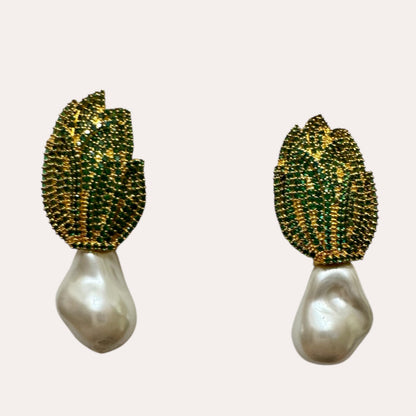 VERDANT DEWDROP PEARL EARRING
