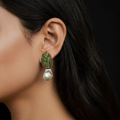 VERDANT DEWDROP PEARL EARRING