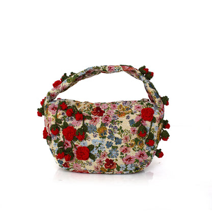 RED ROSES ON LE PETIT