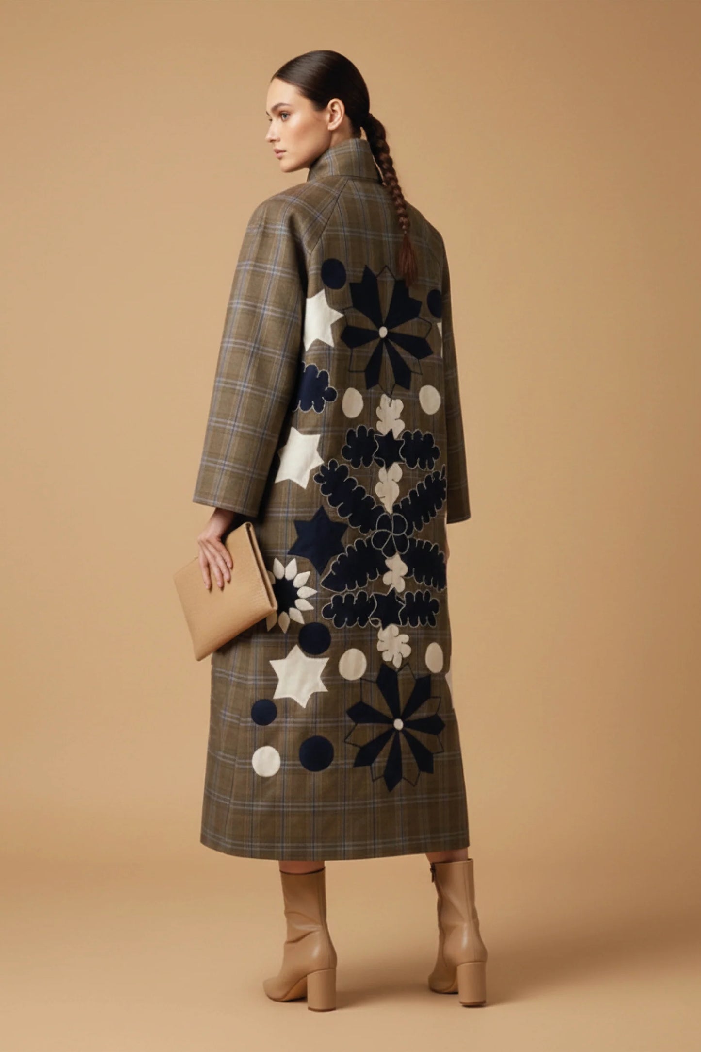 FLORAL BACK PATCH COAT IN CHECKERED BROWN